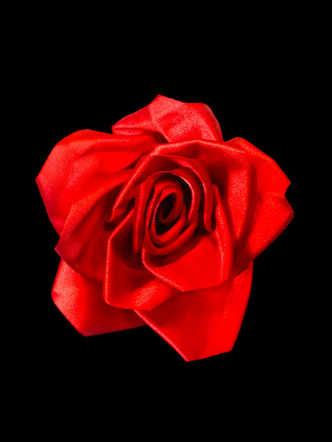RED ROSE  SATIN PIN
